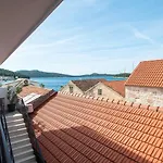 Elena Old Town Apartment *