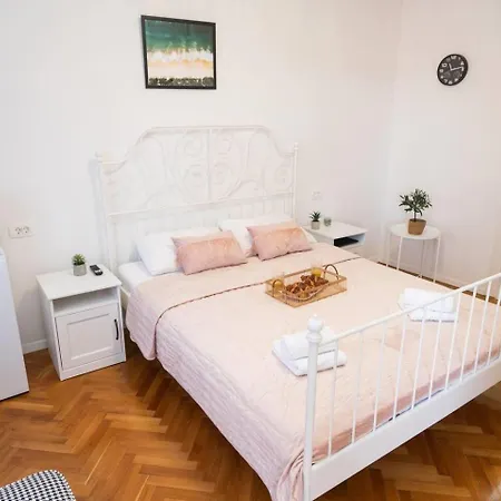 Elena Old Town Апартаменты *