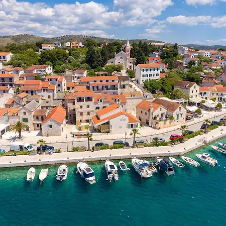 Elena Old Town